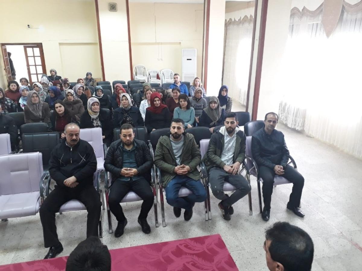 Halk eğitimde kursiyerlere fotoğraf&ccedil;ılık mesleği anlatıldı