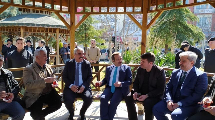 Vali Mantı ve protokol &uuml;yeleri emeklilerle bir araya geldi