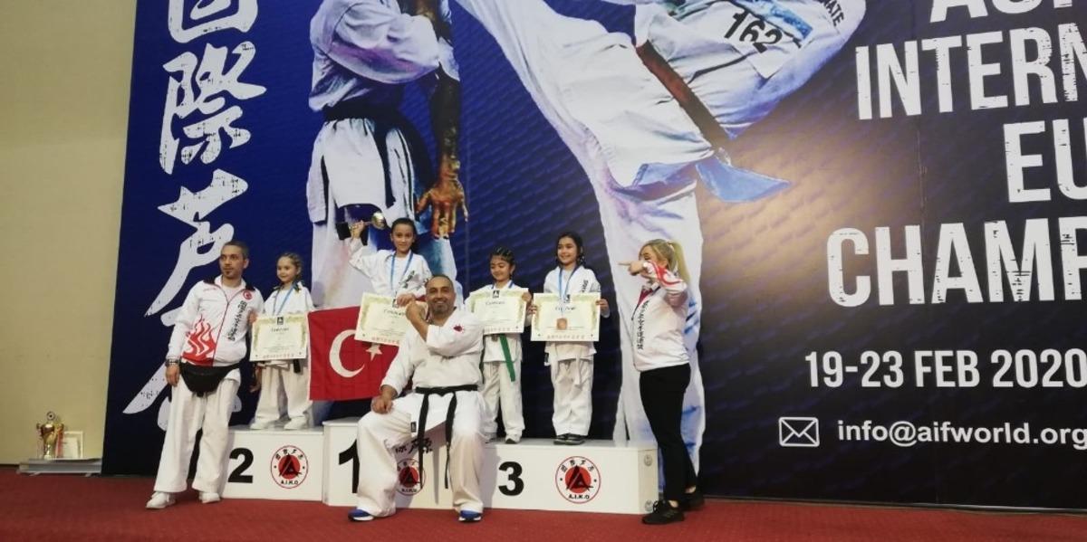 Adana&rsquo;yı temsil edip, madalyaları topladılar