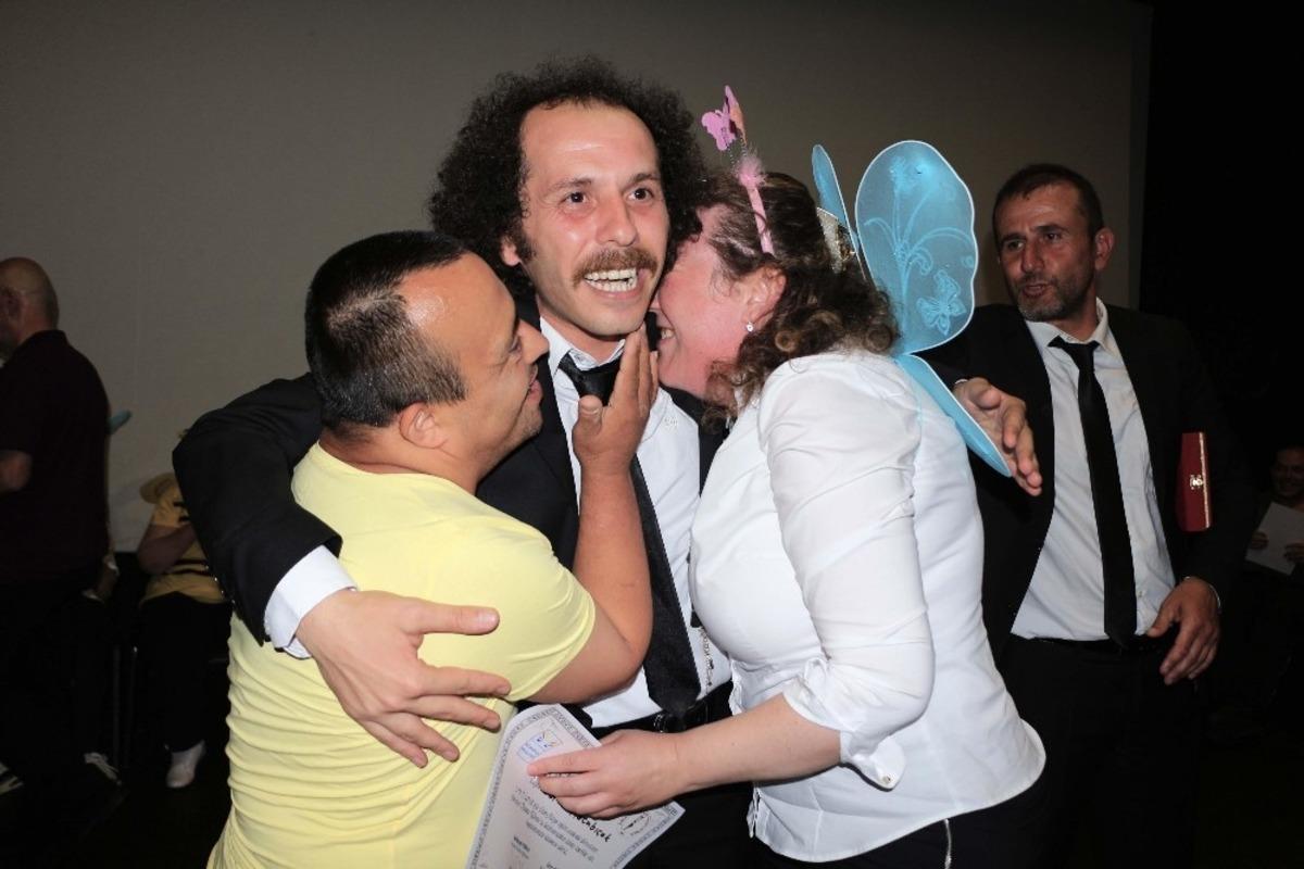 Kuşadası Belediye Tiyatrosu&rsquo;nda g&ouml;rev değişikliği