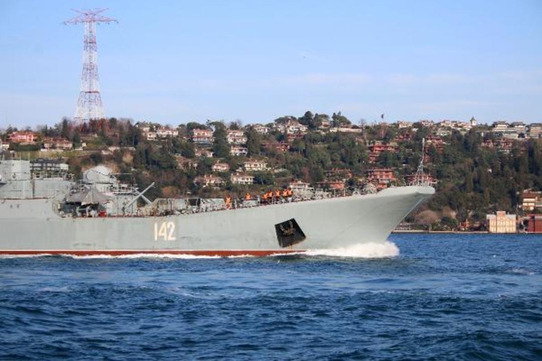 Rus savaş gemisi, İstanbul Boğazı'nda!