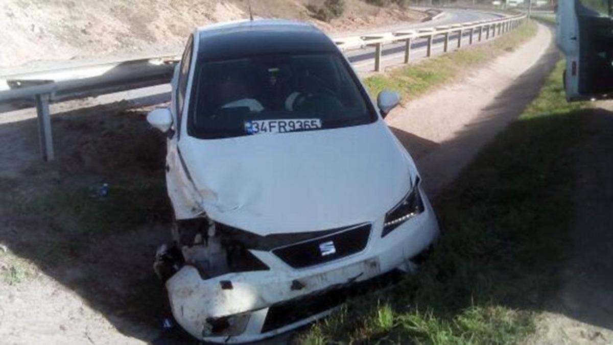 Kontrolden &ccedil;ıkan ara&ccedil; yağmur kanalına d&uuml;şt&uuml;: 2 yaralı