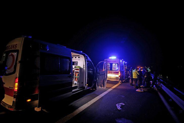 Bursa'da düzensiz göçmenleri taşıyan minibüs devrildi: 21 yaralı G4