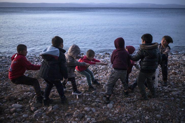 Midilli'de göçmenler aşırı sağcılarla karşılaşmamak için sahilde sabahlıyor G2
