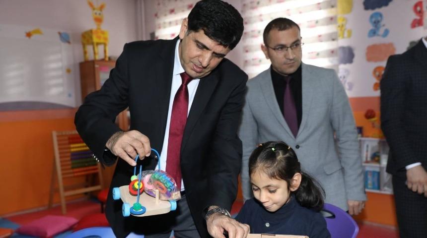 Rekt&ouml;r Alma, Mevlana İlkokulu&rsquo;nda &ouml;zel eğitim sınıflarının a&ccedil;ılışına katıldı