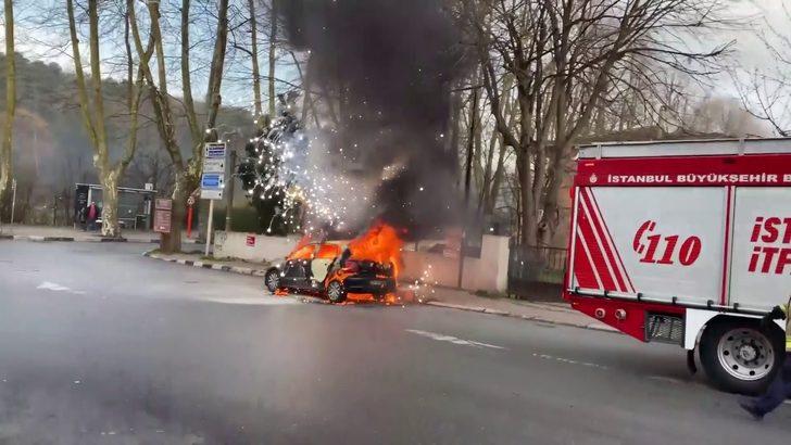 Sosyal medya fenomeni Uras Benlioğlu'nun arabası alev alev yandı G2