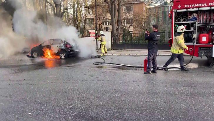 Sosyal medya fenomeni Uras Benlioğlu'nun arabası alev alev yandı G3