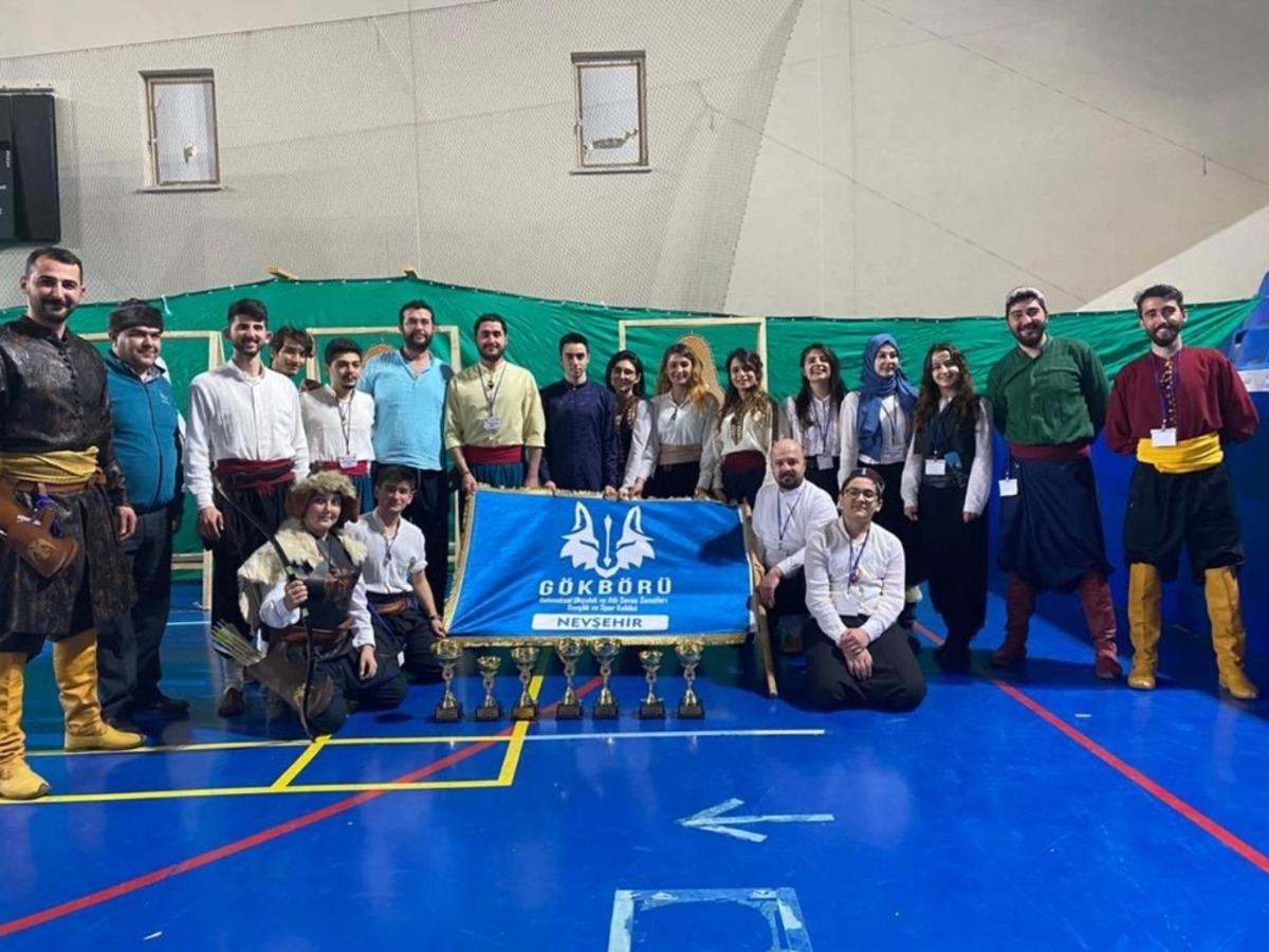 NEV&Uuml; G&ouml;kb&ouml;r&uuml; ok&ccedil;uları 4 kupa birden kazandı