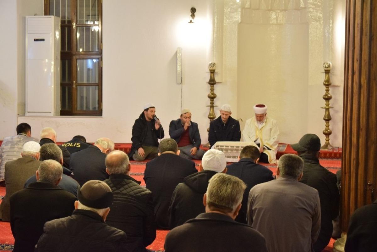 Lapseki&rsquo;de İdlib şehitleri i&ccedil;in mevlid-i şerif okutuldu