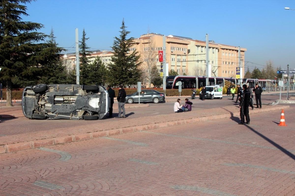 Otomobille &ccedil;arpışan jeep takla attı: 1 yaralı
