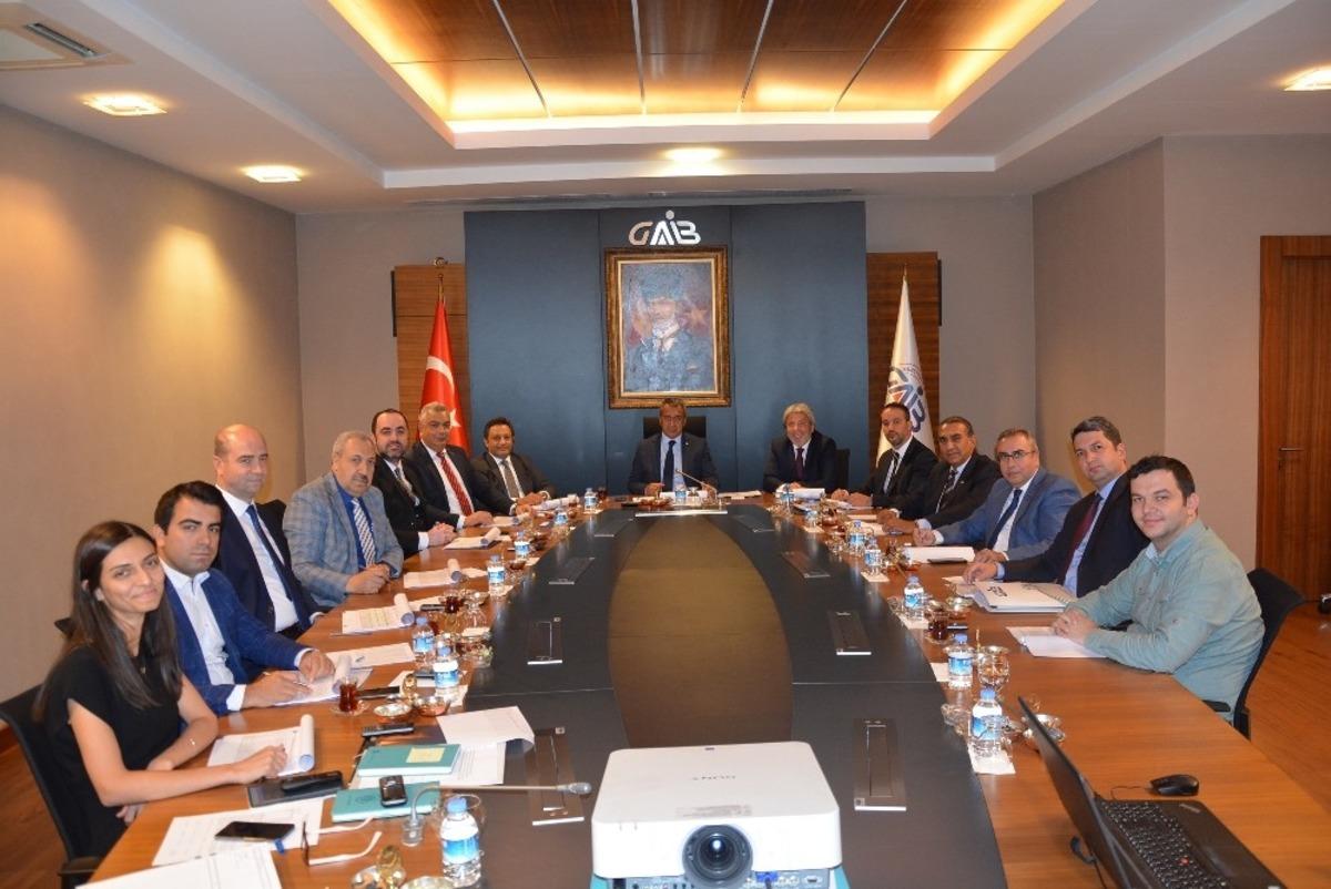 Tekstil ihracat&ccedil;ıları Polonya ve Romanya&rsquo;yı mercek altına alıyor
