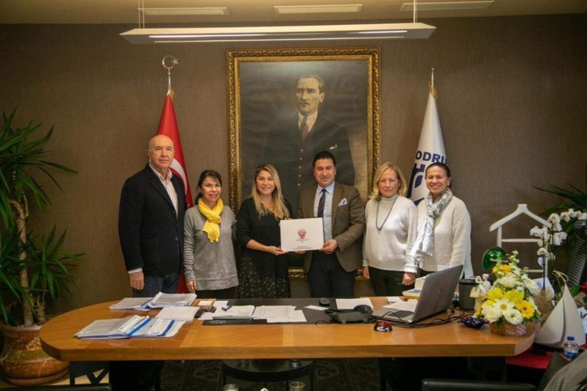 Bodrum Belediyesi 18 TEV bursiyerine destek oldu