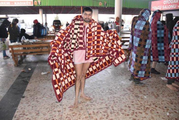 Yunan polisi göçmenleri dövüp, çıplak halde Türkiye'ye geri gönderdi   G2