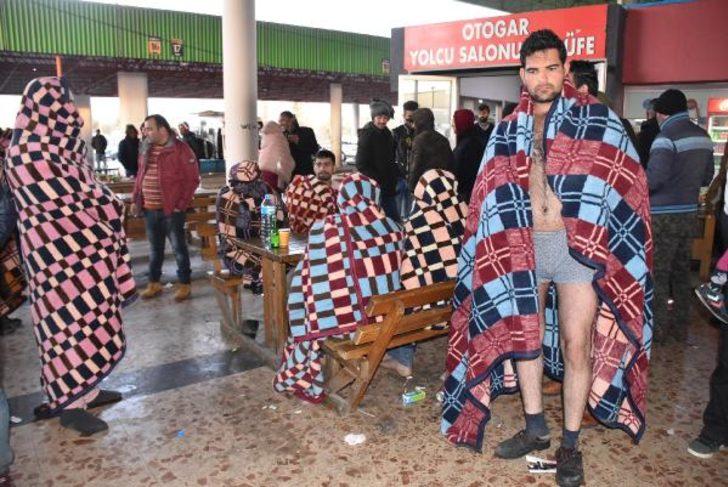 Yunan polisi göçmenleri dövüp, çıplak halde Türkiye'ye geri gönderdi   G4