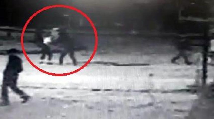 Dehşet anları! İlk &ouml;nce kadını bı&ccedil;akladı sonra...