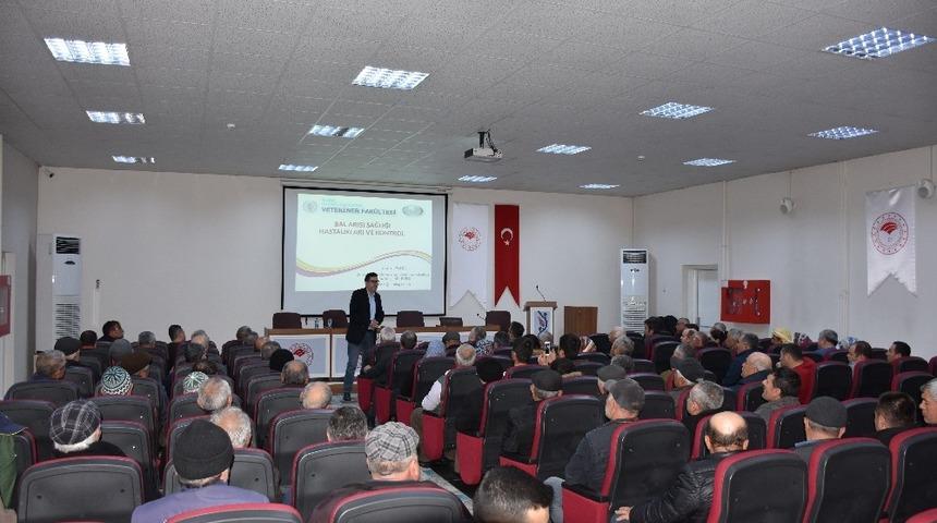 Manisa&rsquo;da arı hastalık ve zararlıları ile m&uuml;cadele eğitimi