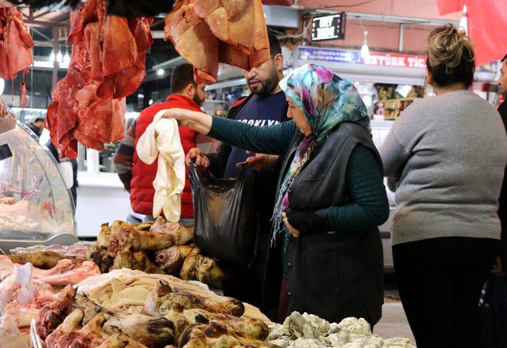 Kokoreç karaborsaya düştü! 3,5 kg 1 şiş kokoreçin yüzde 50 zamlanarak 150 lira oldu G3