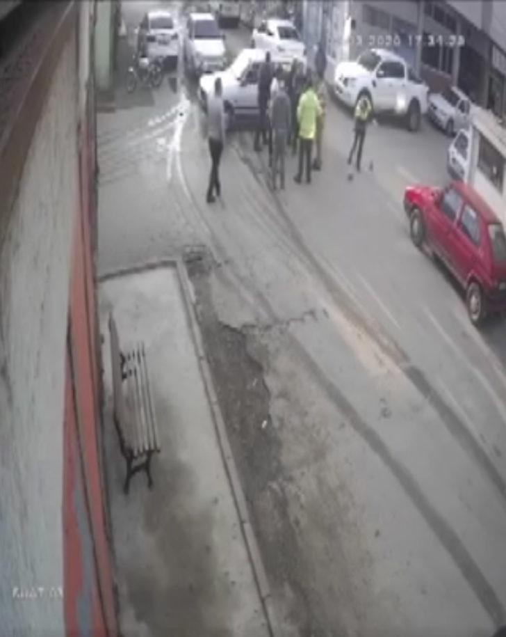 Kazaya giden polisin yaptıkları sosyal medyayı salladı! G4