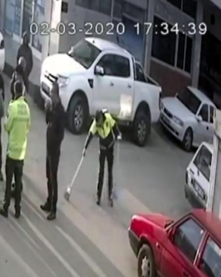 Kazaya giden polisin yaptıkları sosyal medyayı salladı! G2
