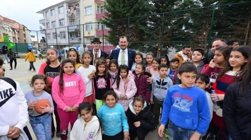 Aydoğdu İlkokuluna oyun parkı ve spor alanları kazandırıldı