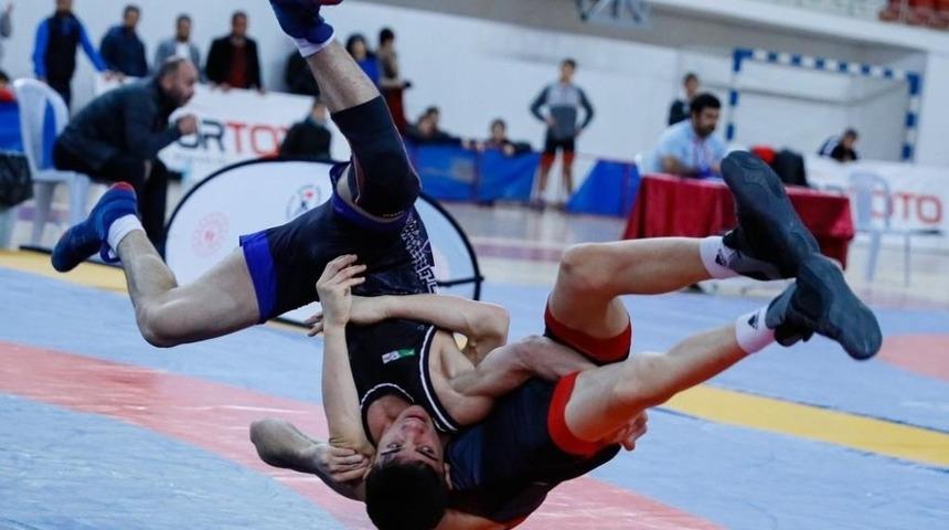 Genç güreşçilerden büyük başarı