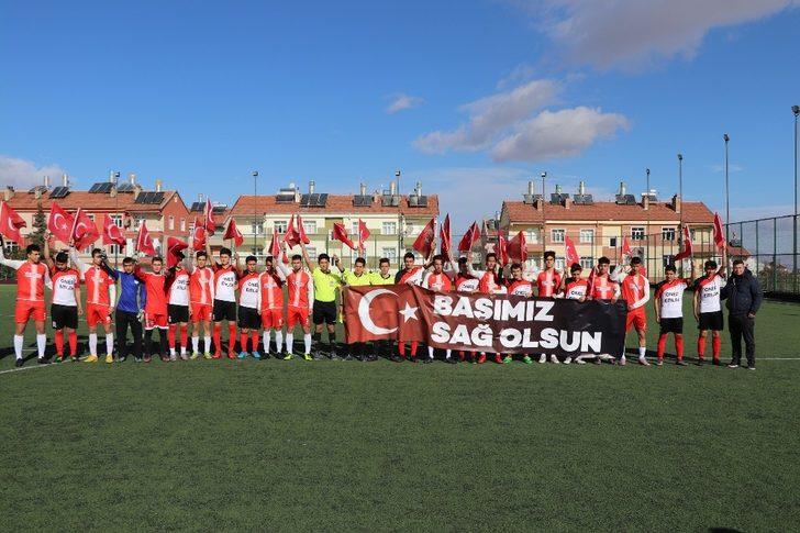 Karaman’da sporcular "Başımız Sağ Olsun" pankartı açtı G1