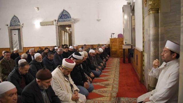 Antalya, sabah namazında Mehmetçik için buluştu