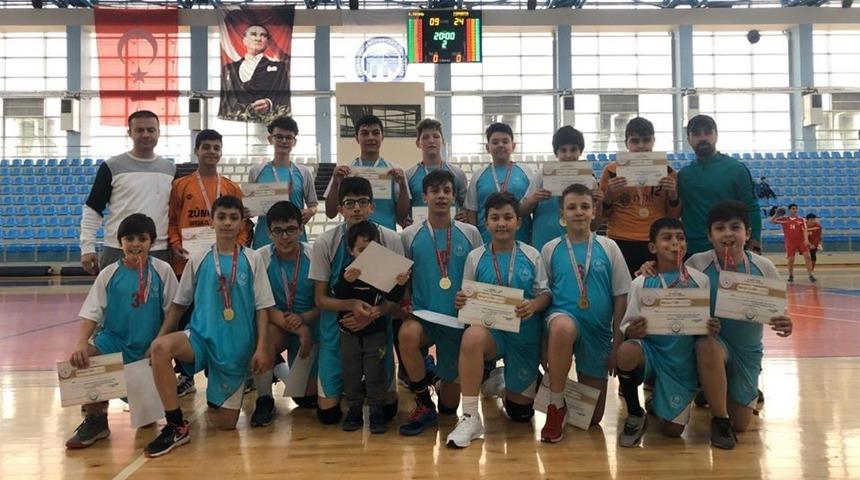 Ispartalı hentbolcular, yarı finallere y&uuml;kseldi