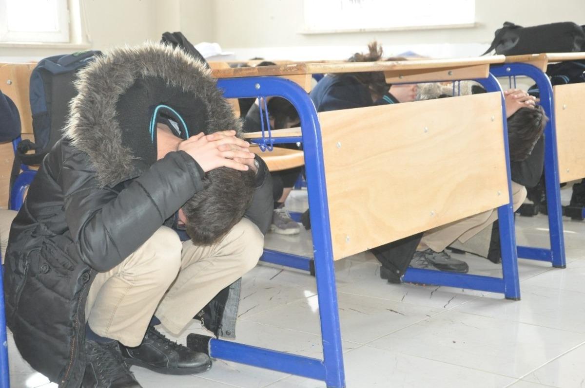 Y&uuml;ksekova&rsquo;da deprem ve yangın tatbikatı