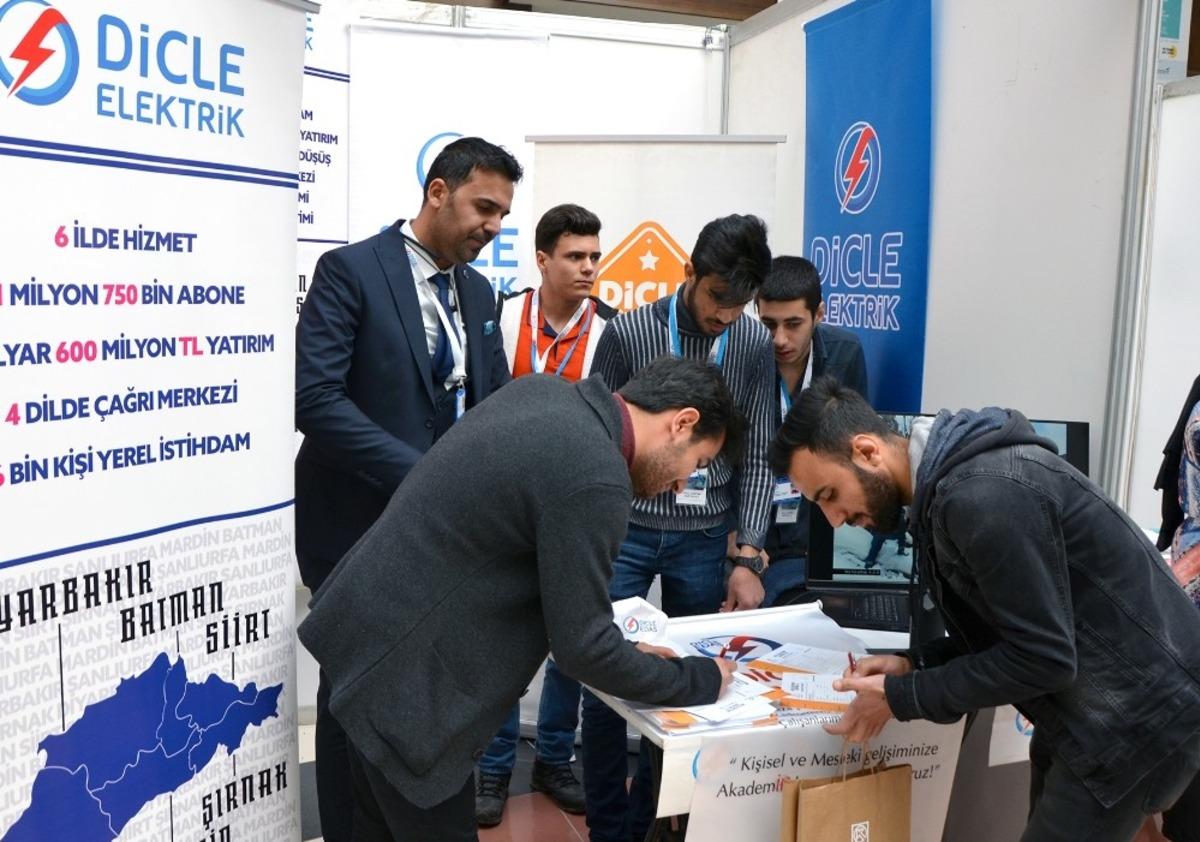 G&uuml;neydoğu B&ouml;lgesel Kariyer Fuarında Dicle Elektrik&rsquo;e yoğun ilgi