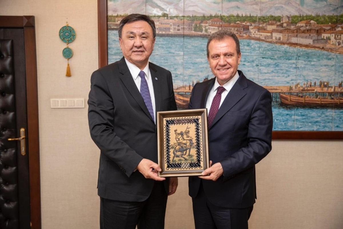 Kırgız Cumhuriyeti B&uuml;y&uuml;kel&ccedil;isi &Ouml;m&uuml;raliyev, Başkan Se&ccedil;er&rsquo;le bir araya geldi