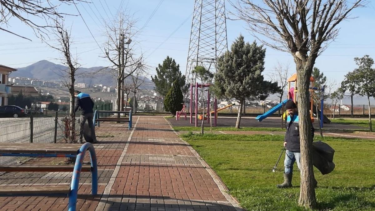 Başiskele&rsquo;de park ve bah&ccedil;elerde mıntıka temizliği devam ediyor