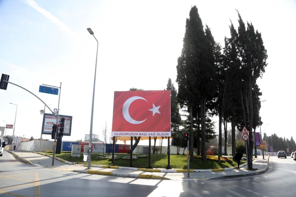 K&uuml;&ccedil;&uuml;k&ccedil;ekmece al bayrağa b&uuml;r&uuml;nd&uuml;