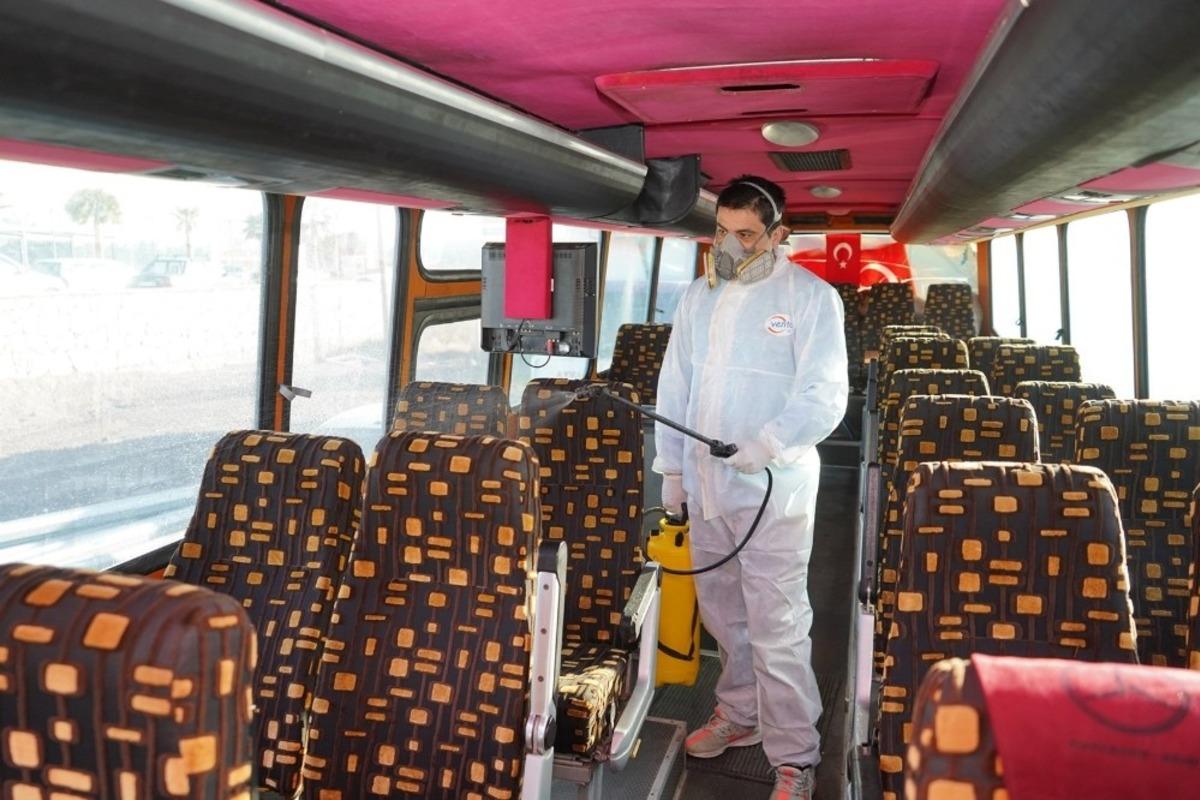 Ayvalık Belediyesi ara&ccedil;larına &ldquo;Korona Vir&uuml;s&rdquo; dezenfektesi