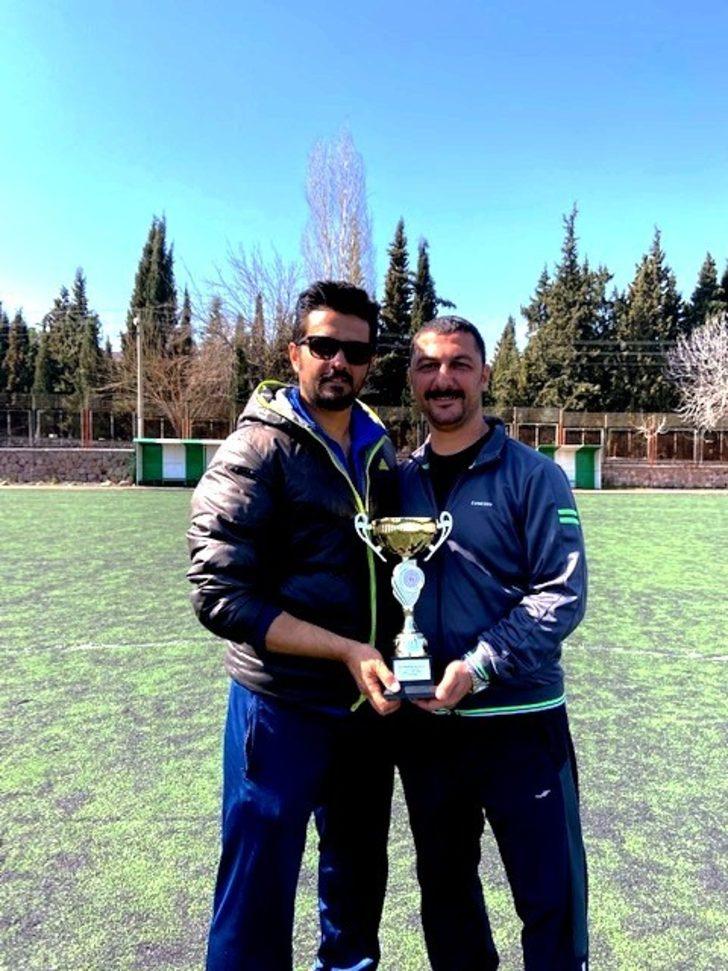 Sarıgöllü kızlar futbolda Manisa şampiyonu oldu G3