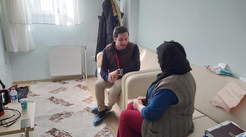 Altınk&uuml;re okullarında g&ouml;revli Psikolog Elazığ&rsquo;da depremzedelere yardımda bulundu