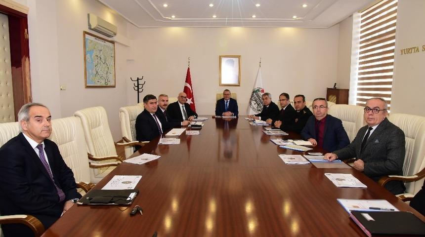 &Uuml;niversite g&uuml;venlik tedbirleri Vali Deniz başkanlığında g&ouml;r&uuml;ş&uuml;ld&uuml;