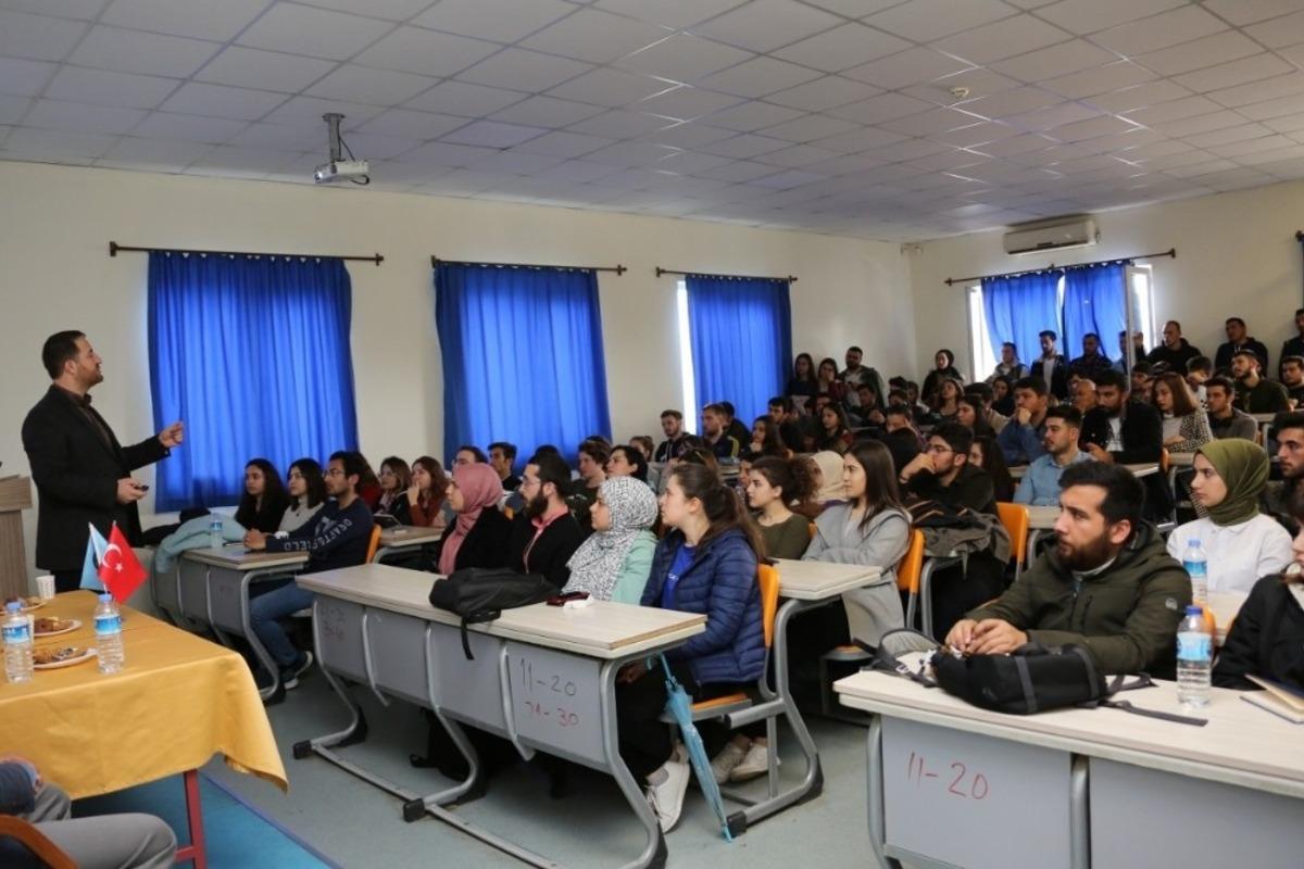 Biyomedikal uzmanlarından &ouml;ğrencilere seminer