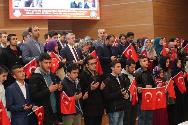 Kabe kokulu gençlerden Mehmetçiğe dua