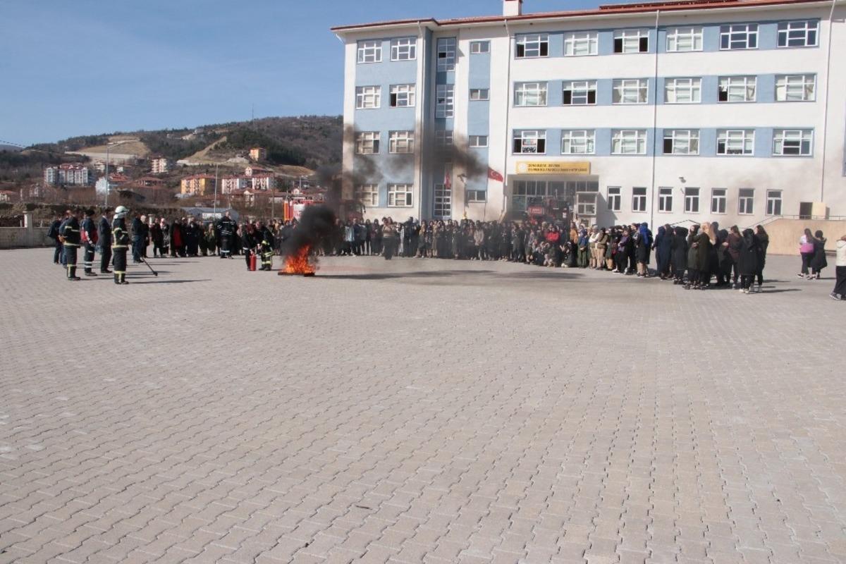 Devrek&rsquo;teki okullarda yangın tatbikatı