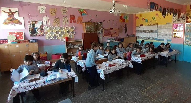 Minik yüreklerden Mehmetçiğe büyük destek G3