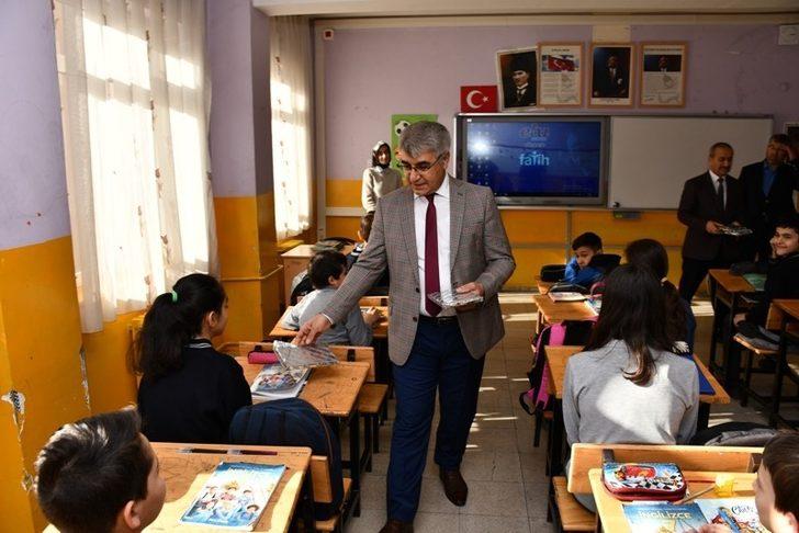Vali Gürel okul ziyaretlerine devam ediyor G3