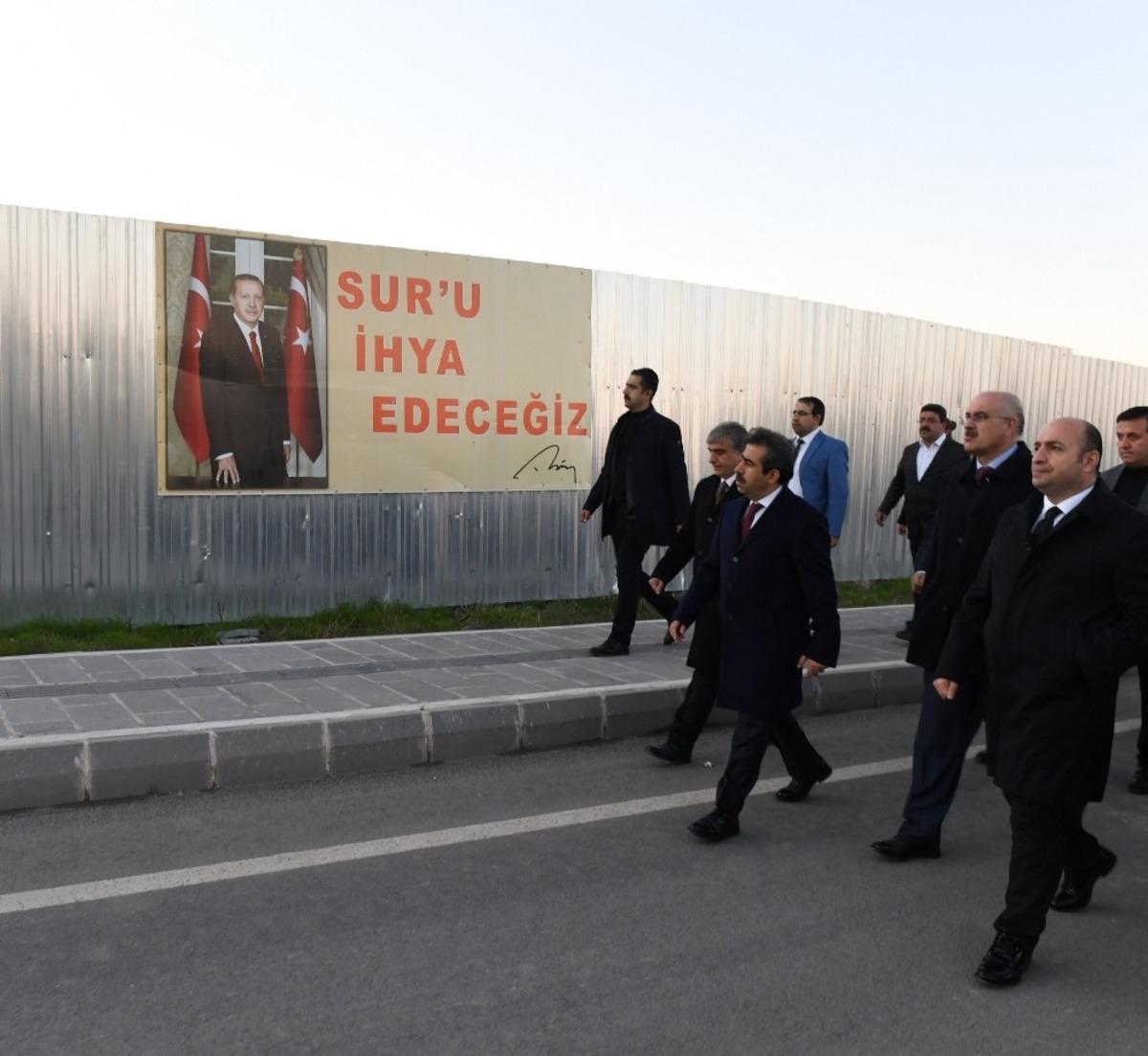 Vali G&uuml;zeloğlu Sur&rsquo;da denetimlerde bulundu