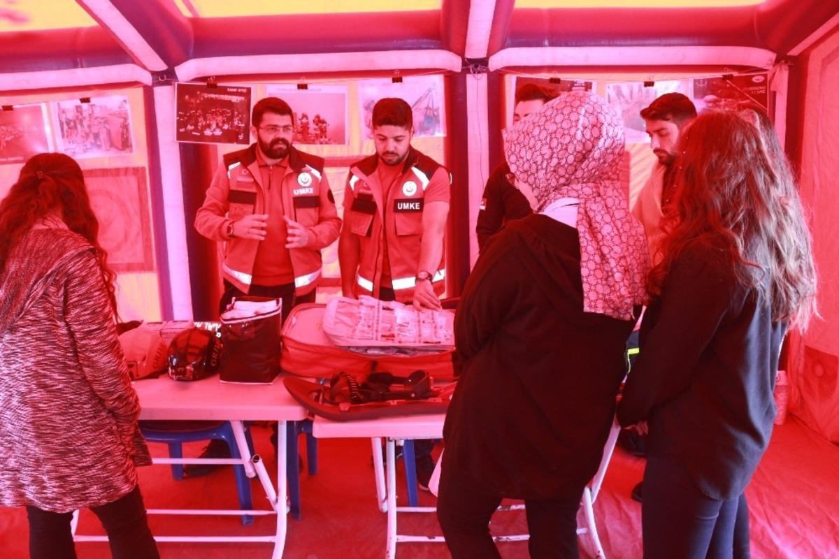 Vatandaşlar deprem eğitimi