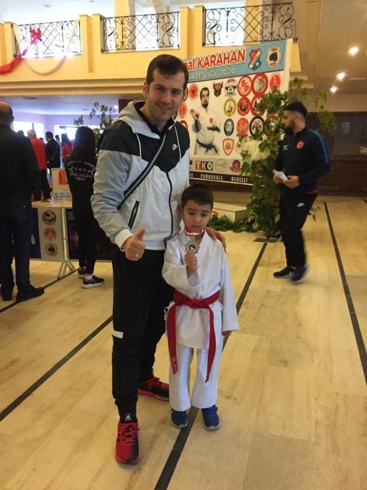 Küçük karateciler dereceleriyle göz doldurdu G2