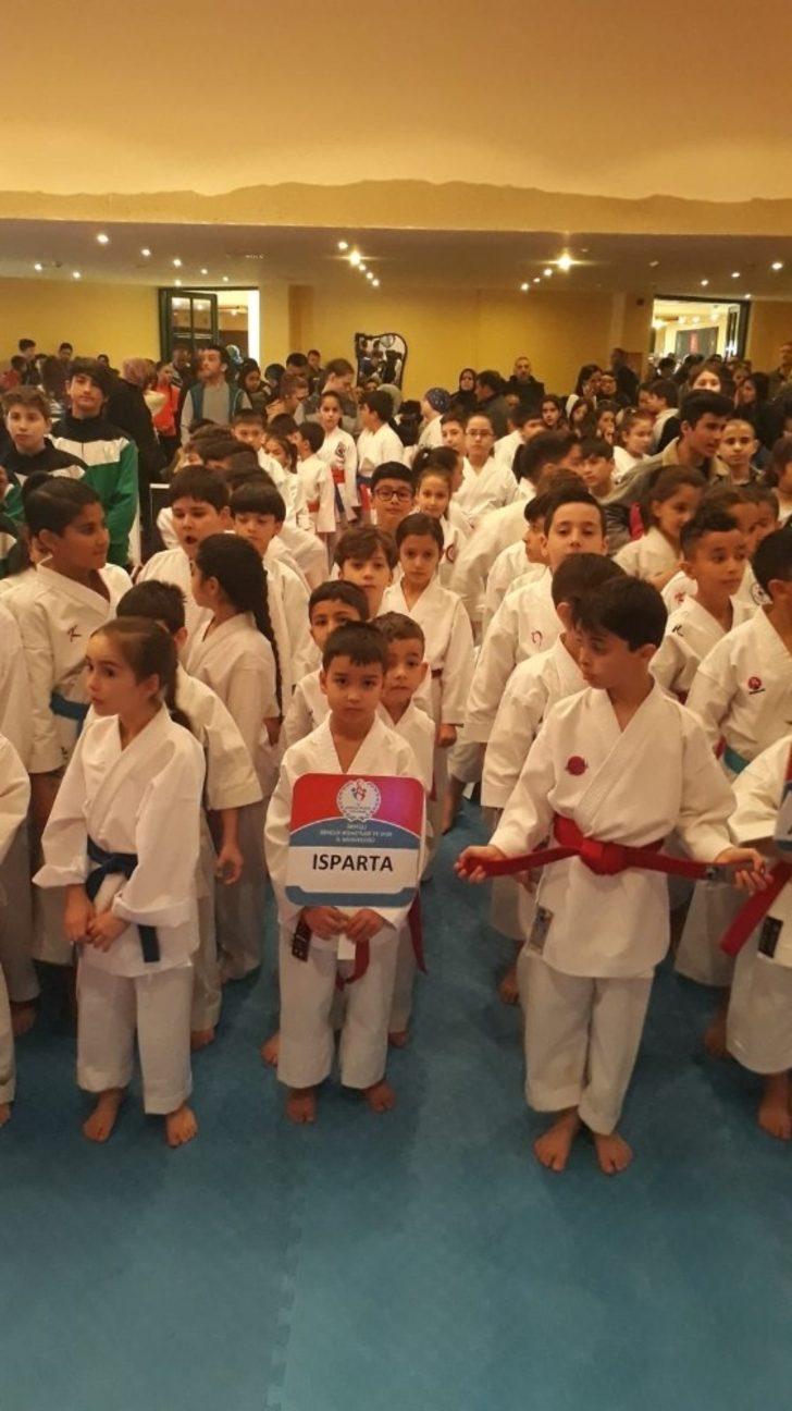 Küçük karateciler dereceleriyle göz doldurdu G3