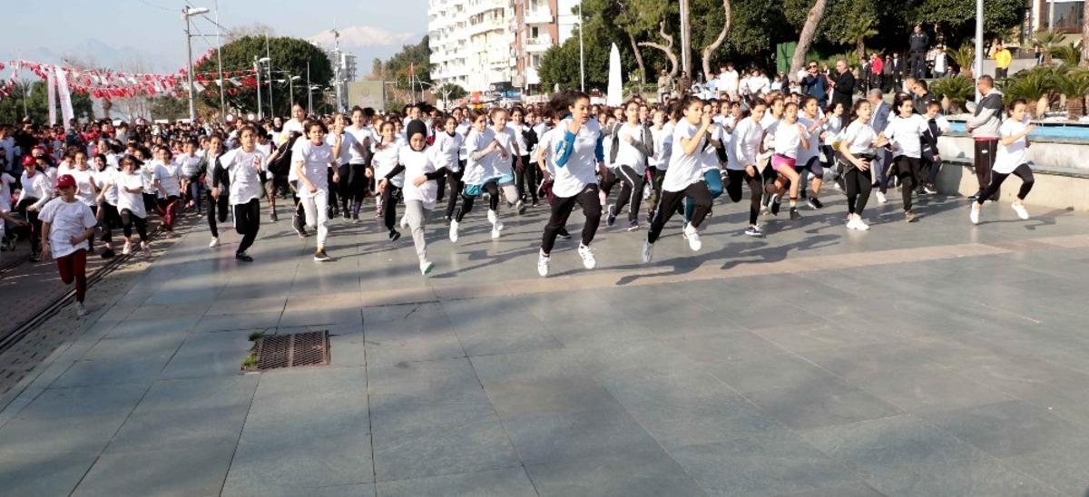 Fetih Gen&ccedil;lik Koşusu&rsquo;nda kıyasıya m&uuml;cadele