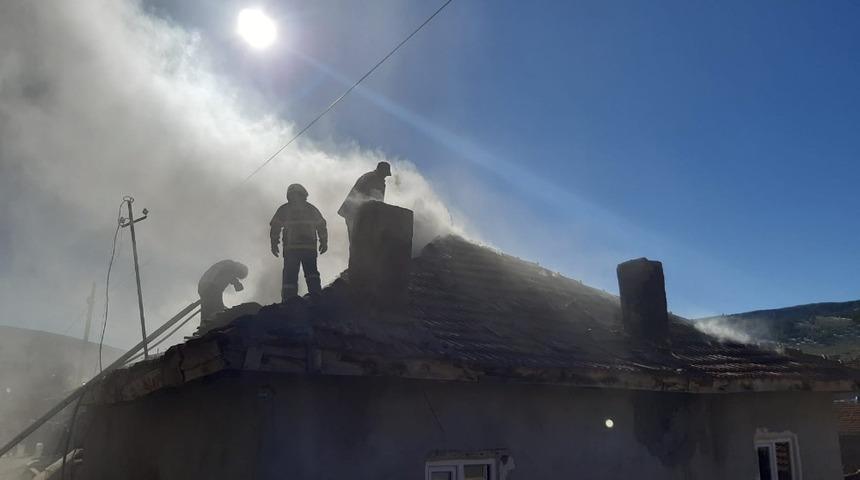 Şuhut&rsquo;ta soba ev yangınına neden oldu