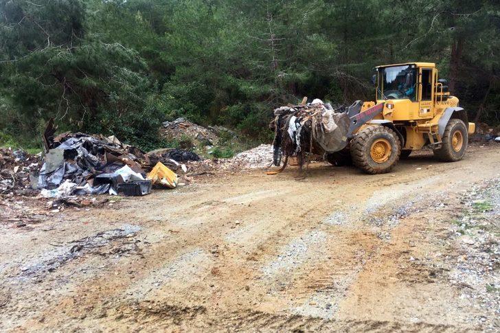 Ormanlık bölgede çöp ve moloz temizliği G3