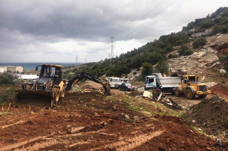 Ormanlık bölgede çöp ve moloz temizliği G4